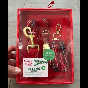 NIB dog set - plaid collar and leash along w poop sack carrier to clip on!🐶